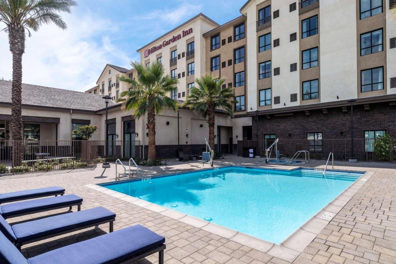 Hilton Garden Inn Pomona, Ca Екстер'єр фото