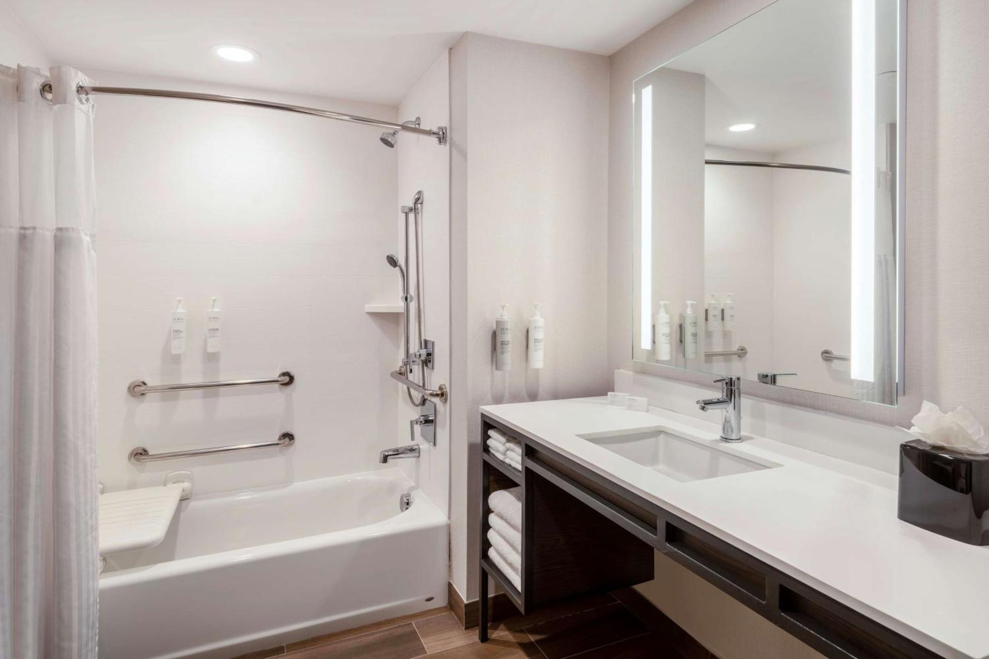Hilton Garden Inn Pomona, Ca Екстер'єр фото