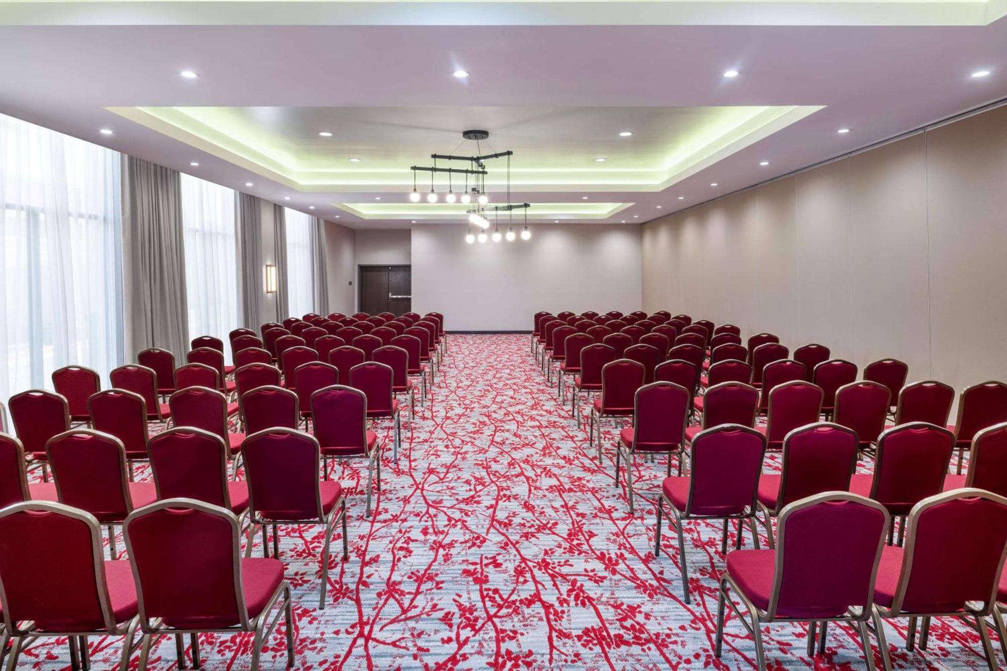 Hilton Garden Inn Pomona, Ca Екстер'єр фото