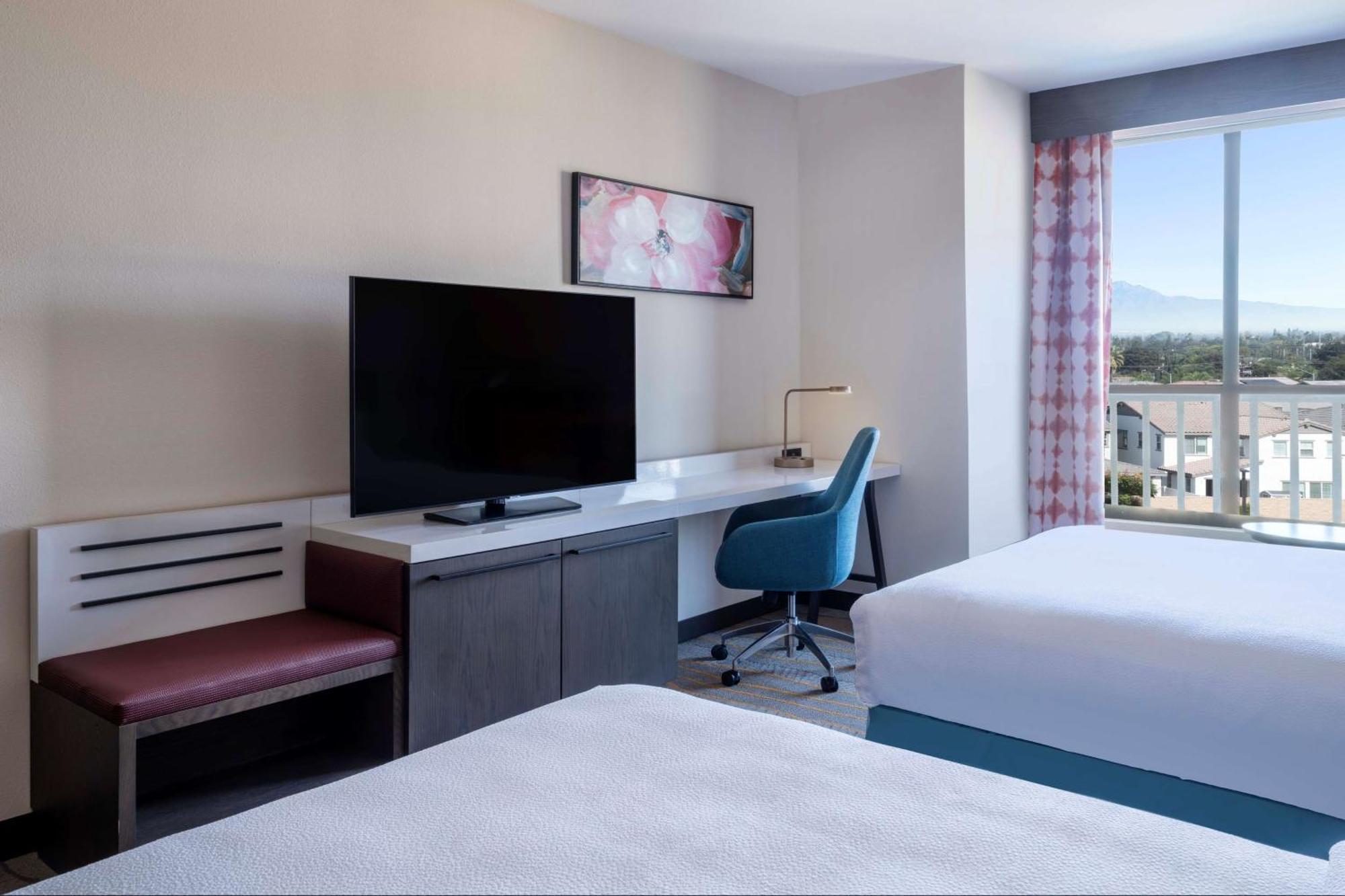 Hilton Garden Inn Pomona, Ca Екстер'єр фото