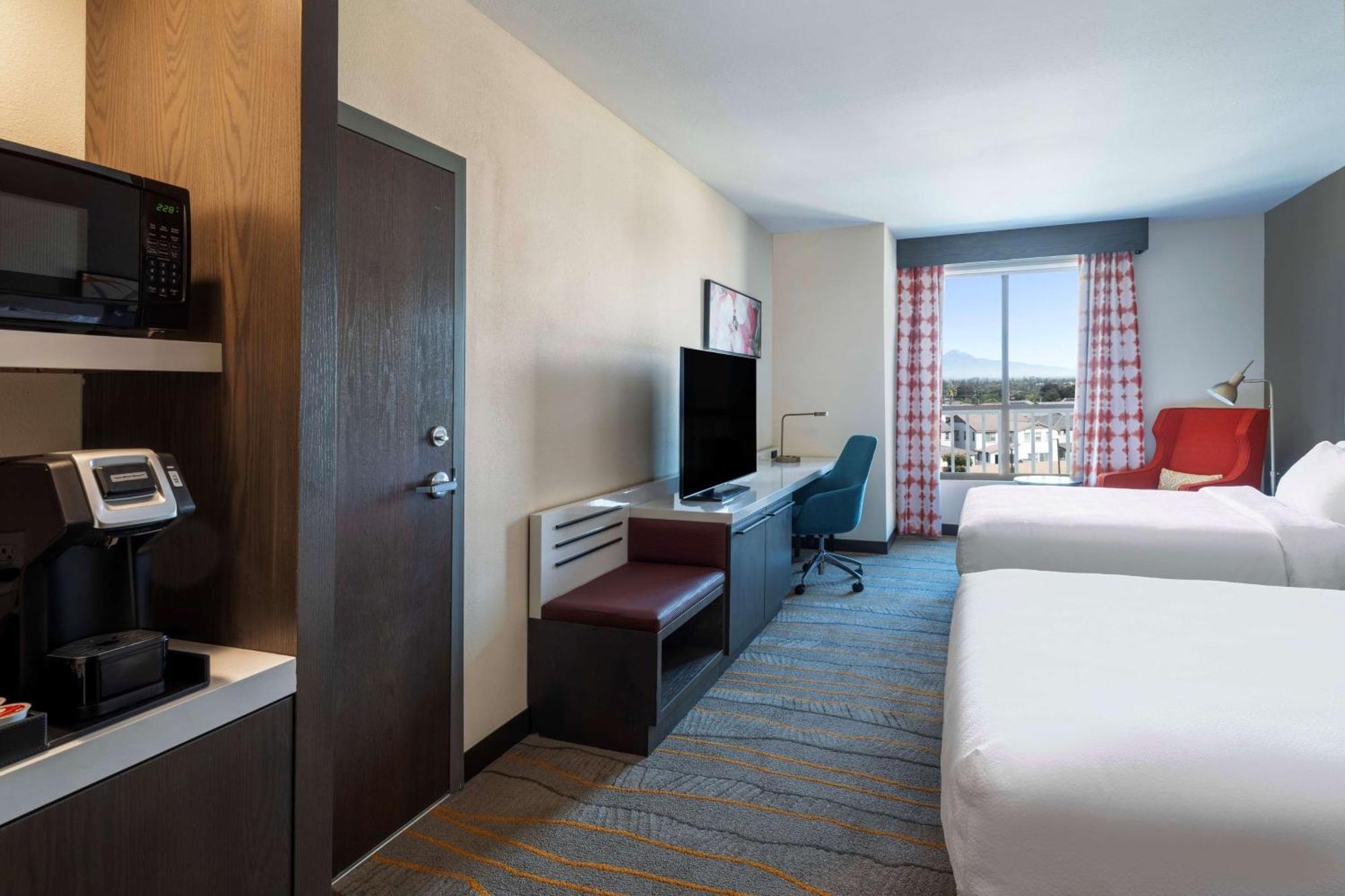 Hilton Garden Inn Pomona, Ca Екстер'єр фото
